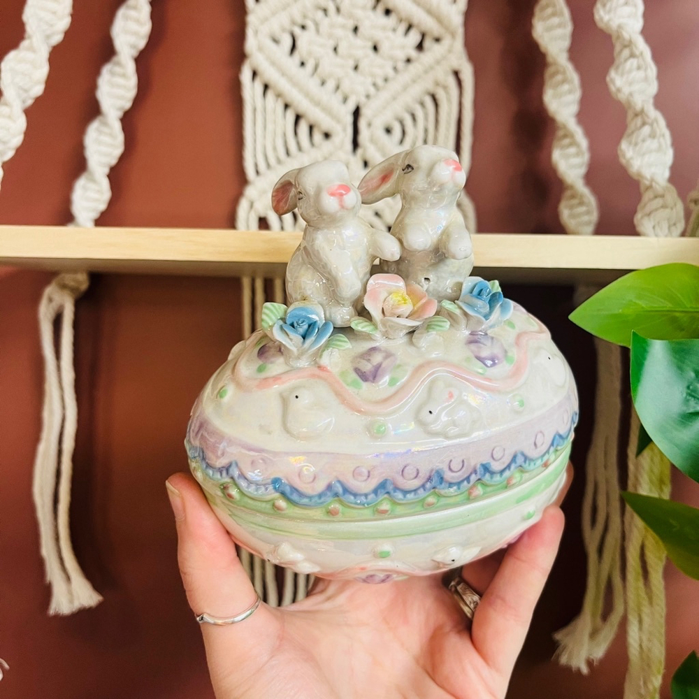 Easter Egg Trinket Box Bunny Rabbit Flowers Iridescent Finish Multicolor - Picture 8 of 9